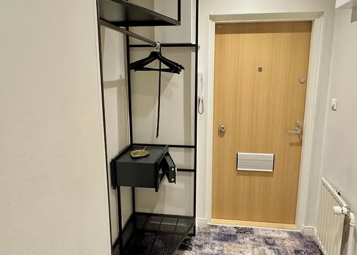 Melkein 100 Nelioetae Tampereen Ydinkeskustassa * 坦佩雷