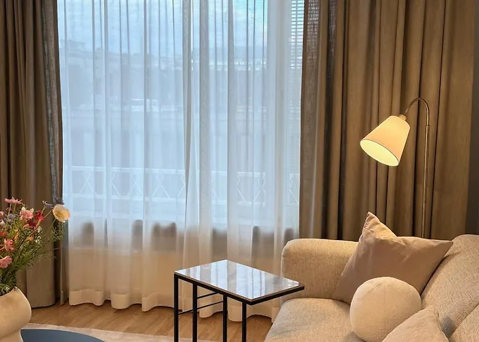 Melkein 100 Nelioetae Tampereen Ydinkeskustassa * 坦佩雷